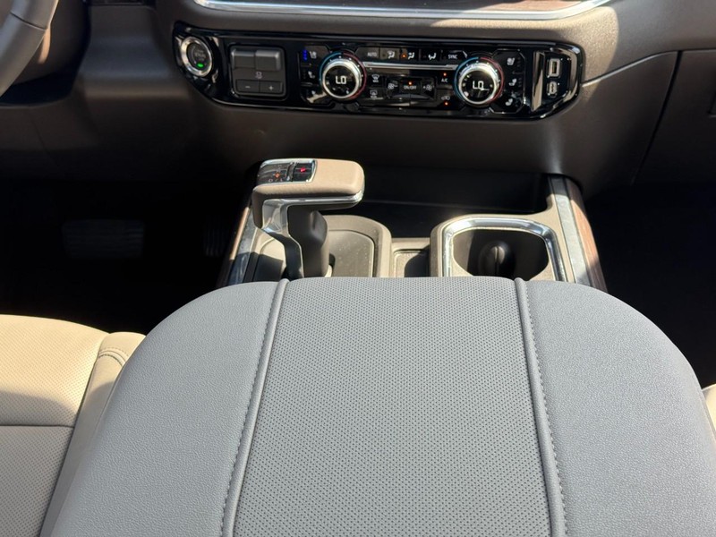 GMC Sierra 1500 Vehicle Image 10