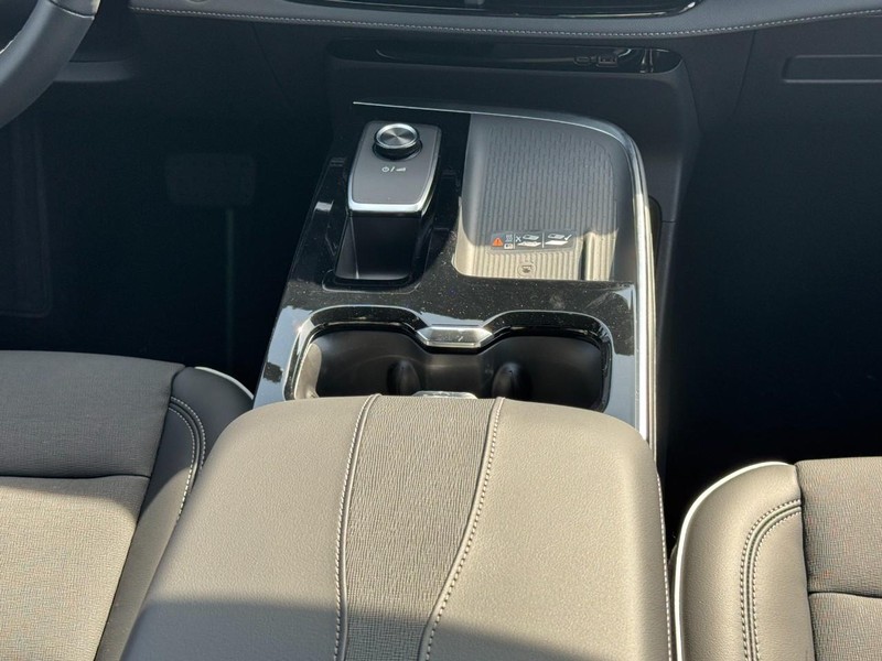 Buick Enclave Vehicle Image 09