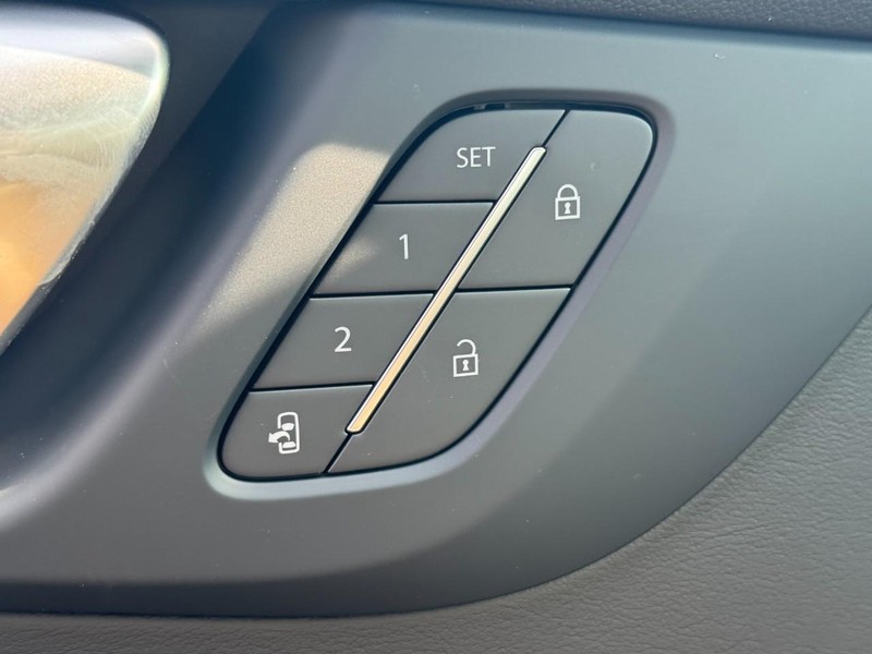 Buick Enclave Vehicle Image 10