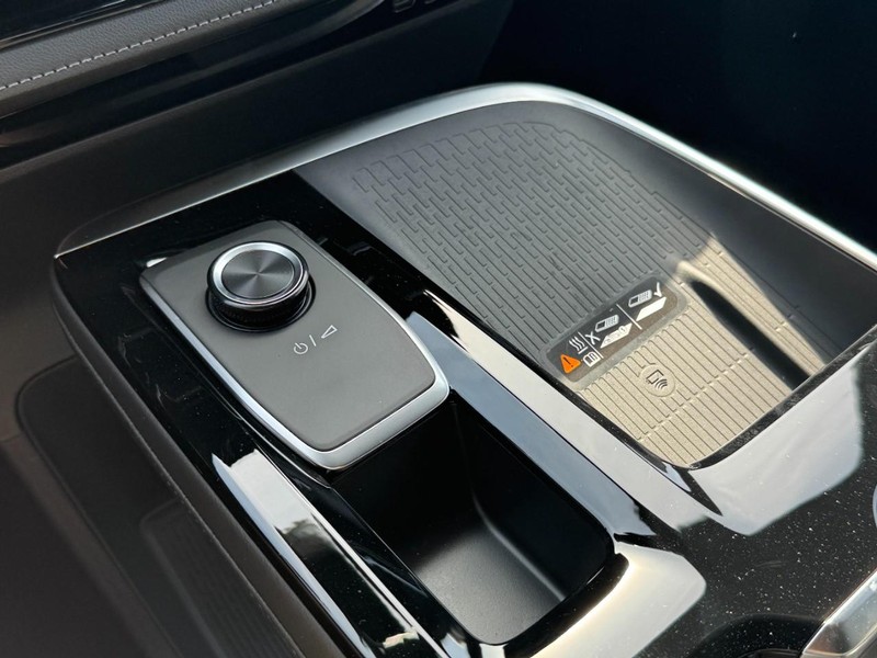 Buick Enclave Vehicle Image 13