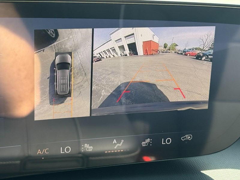 Buick Enclave Vehicle Image 16