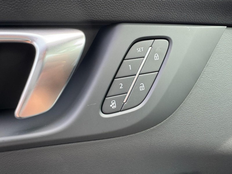 Buick Enclave Vehicle Image 10