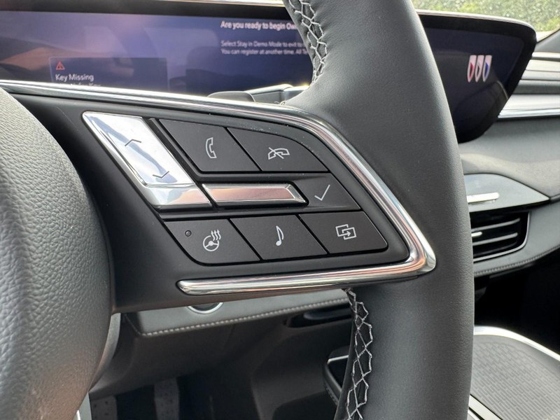 Buick Enclave Vehicle Image 12