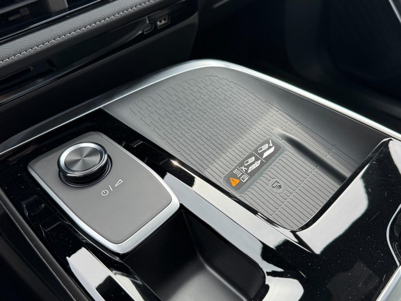 Buick Enclave Vehicle Image 13