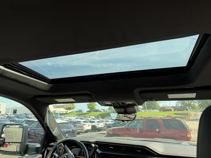 GMC Sierra 2500HD Vehicle Image 05