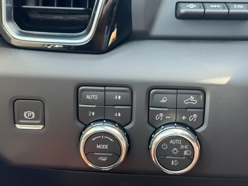 GMC Sierra 2500HD Vehicle Image 11