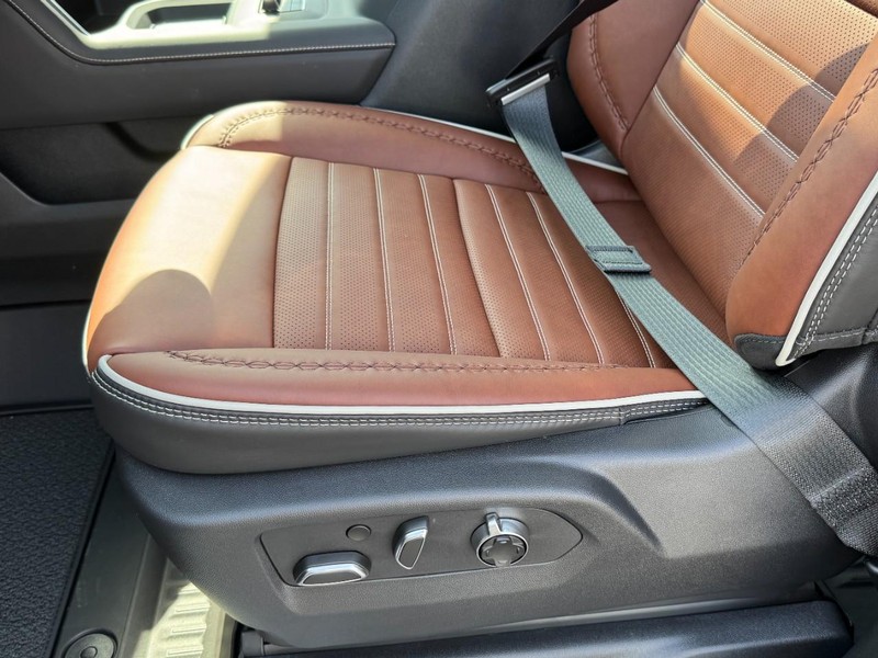 GMC Sierra 2500HD Vehicle Image 16