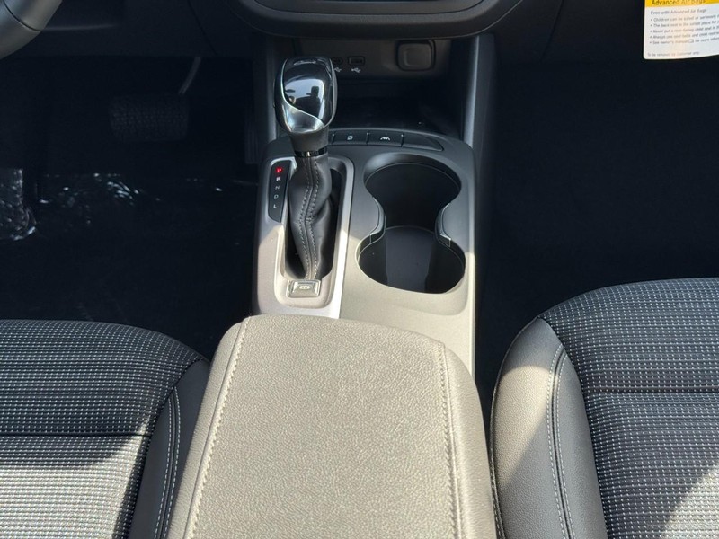 Buick Envista Vehicle Image 09