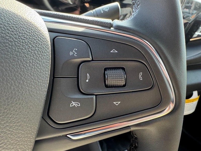 Buick Envista Vehicle Image 11