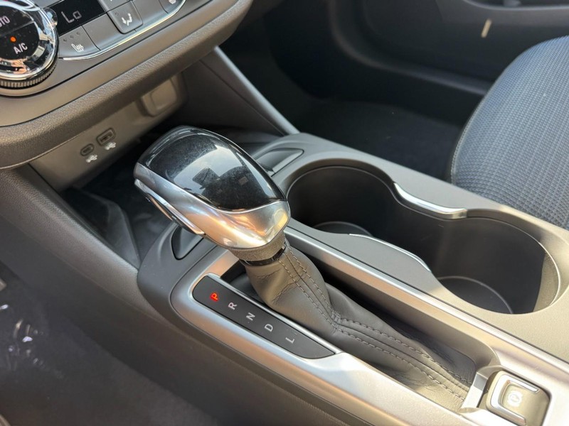 Buick Envista Vehicle Image 12