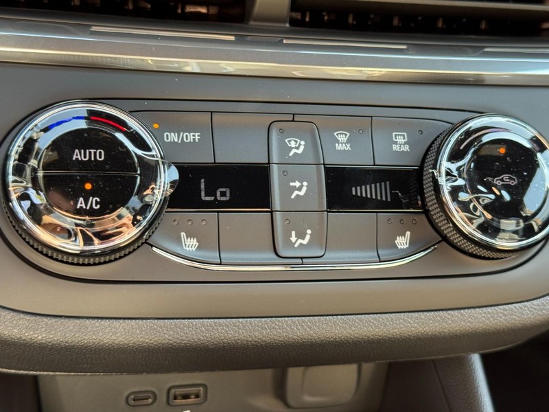 Buick Envista Vehicle Image 13