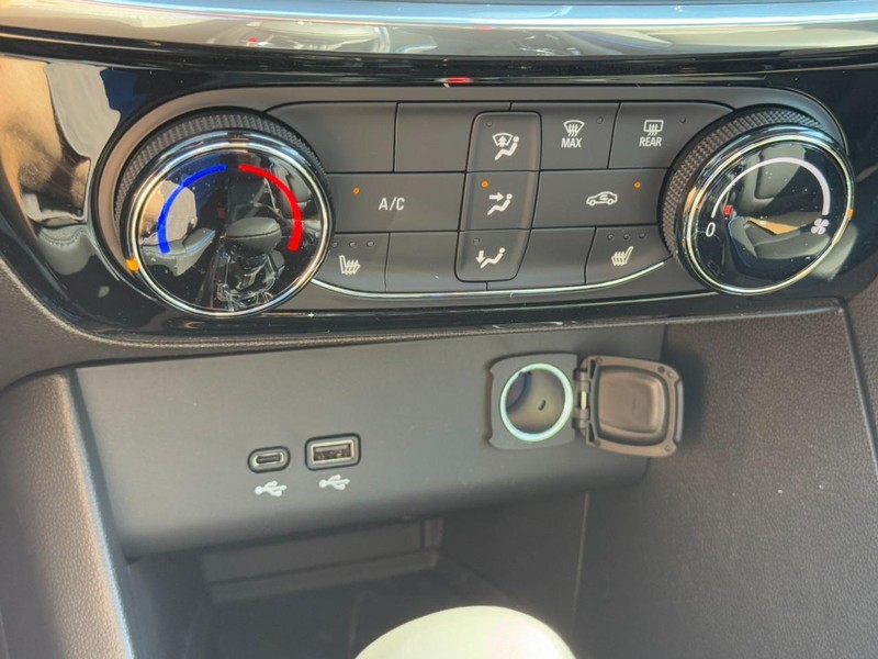 Buick Encore GX Vehicle Image 13