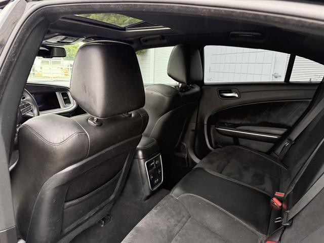 Dodge Charger Vehicle Full-screen Gallery Image 19