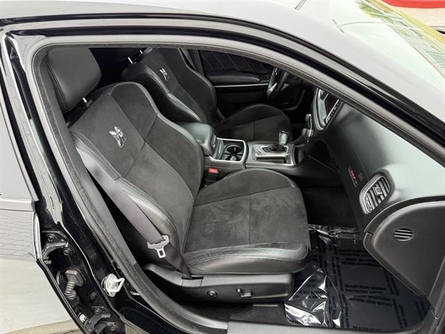Dodge Charger Vehicle Full-screen Gallery Image 23