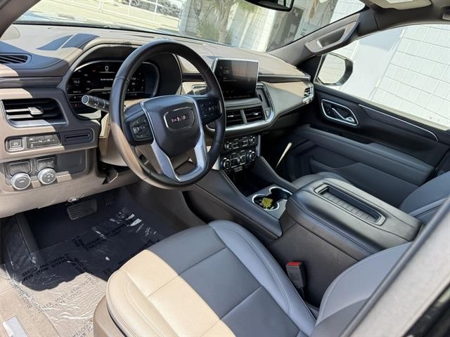 GMC Yukon Vehicle Full-screen Gallery Image 02