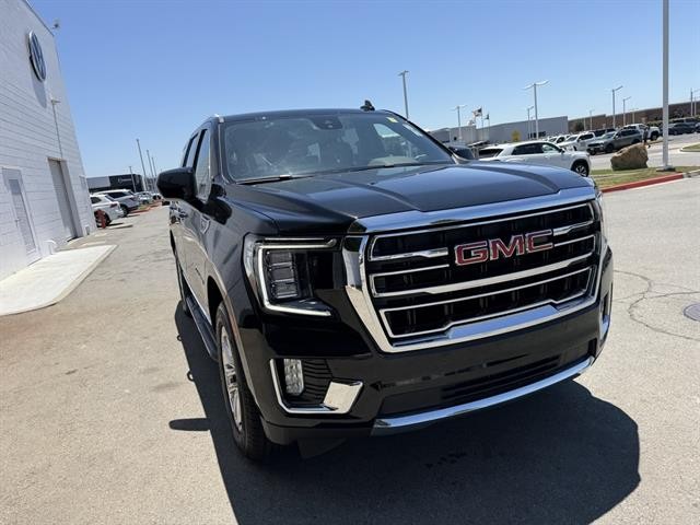 GMC Yukon Vehicle Full-screen Gallery Image 08