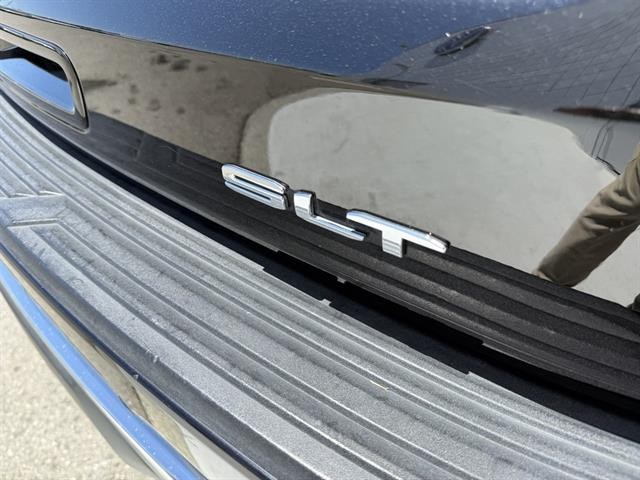 GMC Yukon Vehicle Full-screen Gallery Image 12