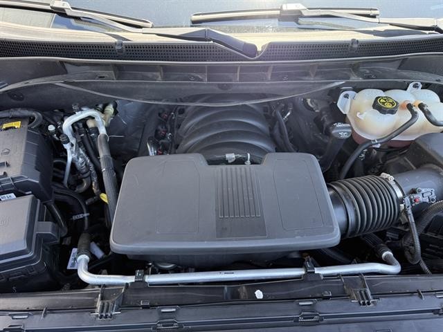 GMC Yukon Vehicle Full-screen Gallery Image 16