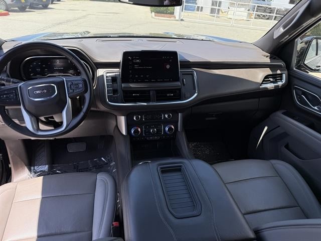 GMC Yukon Vehicle Full-screen Gallery Image 17