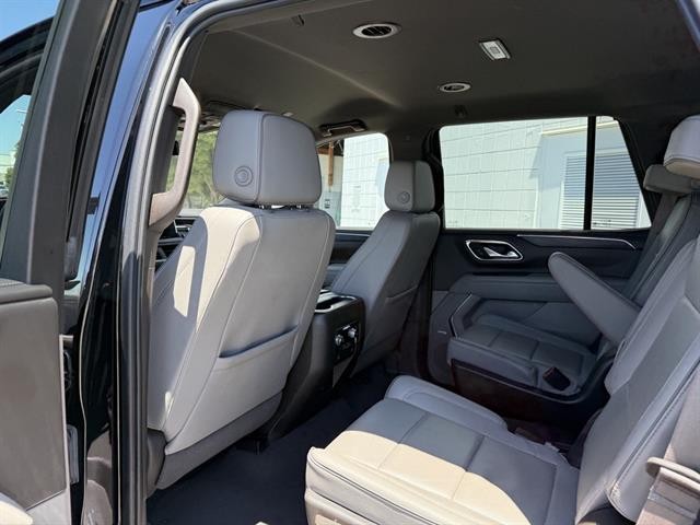 GMC Yukon Vehicle Full-screen Gallery Image 19