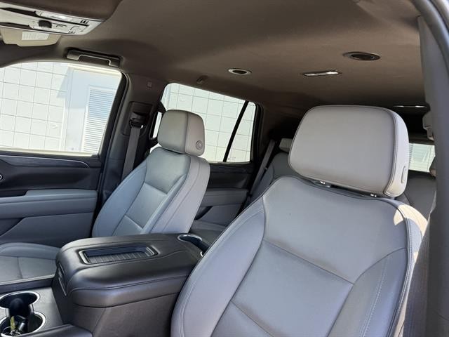 GMC Yukon Vehicle Full-screen Gallery Image 20