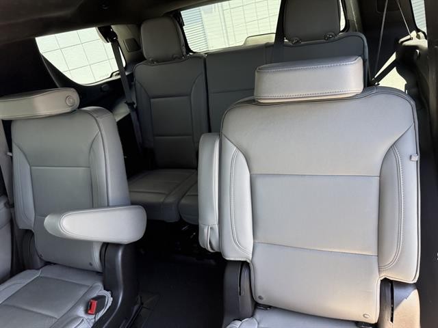 GMC Yukon Vehicle Full-screen Gallery Image 21