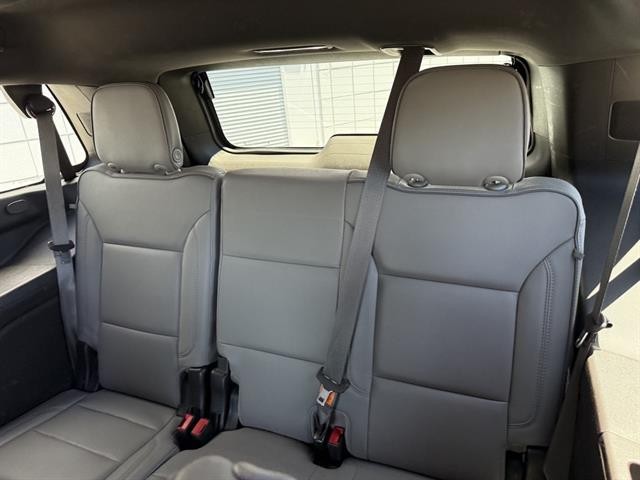GMC Yukon Vehicle Full-screen Gallery Image 22