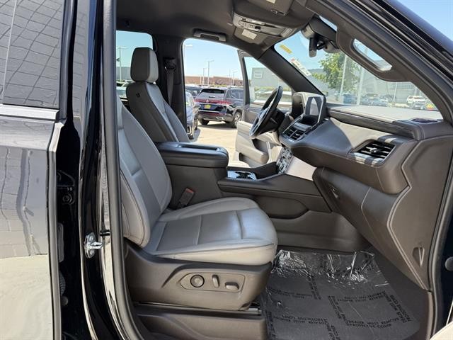 GMC Yukon Vehicle Full-screen Gallery Image 23