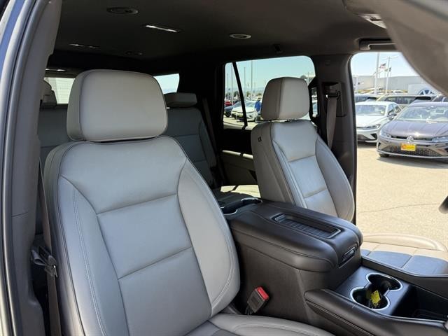 GMC Yukon Vehicle Full-screen Gallery Image 24