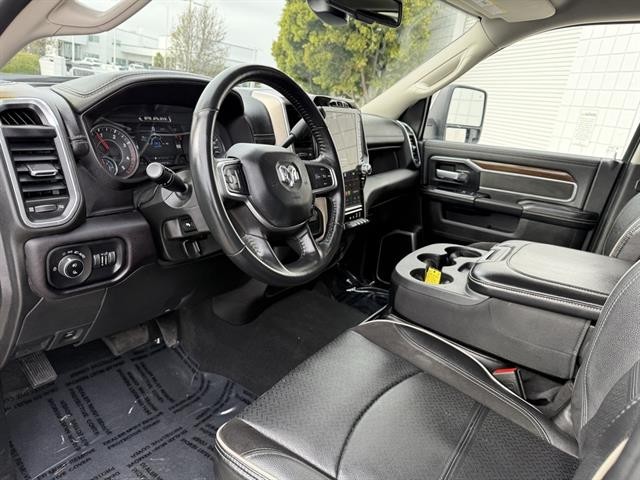 Ram 2500 Vehicle Full-screen Gallery Image 02
