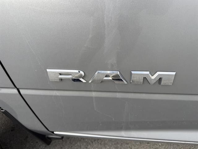 Ram 2500 Vehicle Full-screen Gallery Image 11