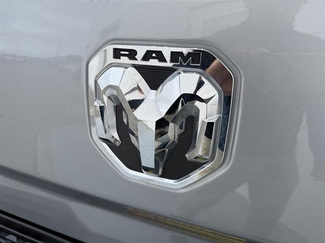Ram 2500 Vehicle Full-screen Gallery Image 15