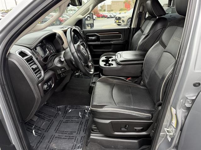 Ram 2500 Vehicle Full-screen Gallery Image 19