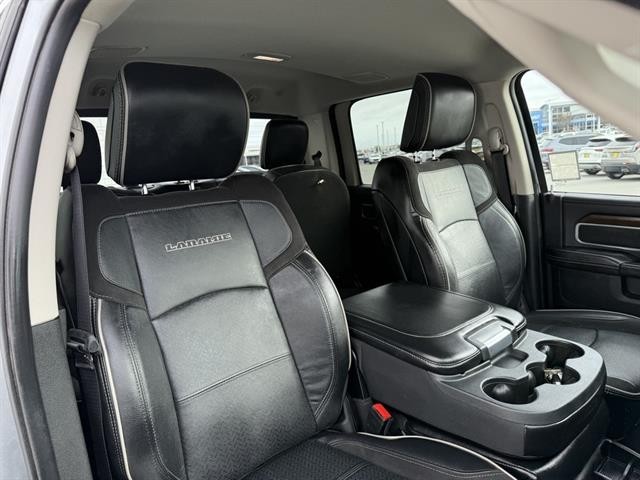 Ram 2500 Vehicle Full-screen Gallery Image 24