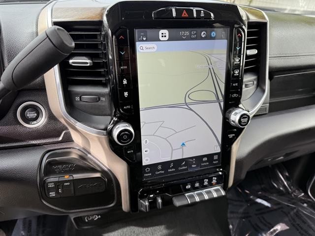 Ram 2500 Vehicle Full-screen Gallery Image 26