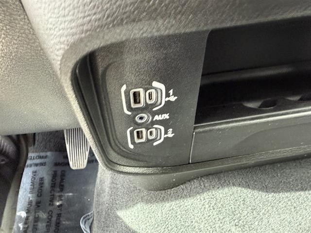 Ram 2500 Vehicle Full-screen Gallery Image 28