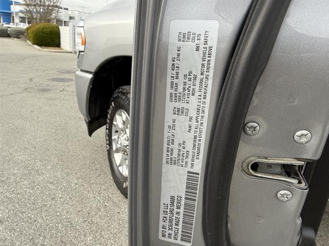 Ram 2500 Vehicle Full-screen Gallery Image 37