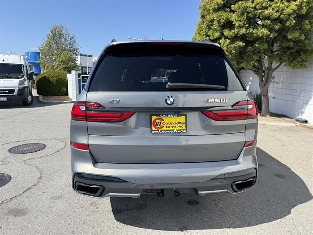 BMW X7 Vehicle Full-screen Gallery Image 05