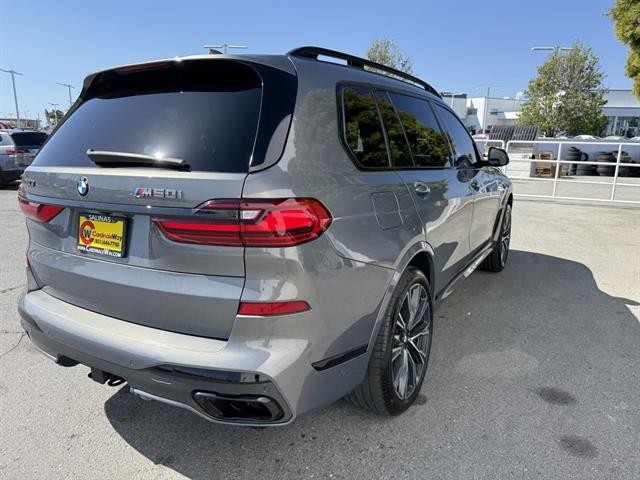 BMW X7 Vehicle Full-screen Gallery Image 06