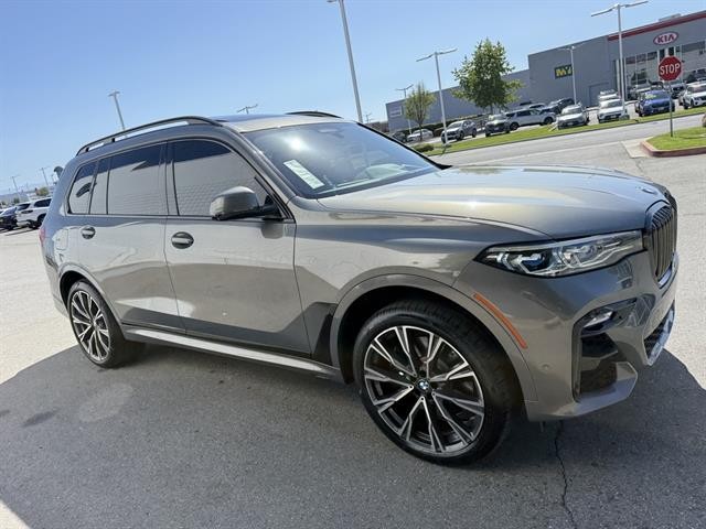 BMW X7 Vehicle Full-screen Gallery Image 07