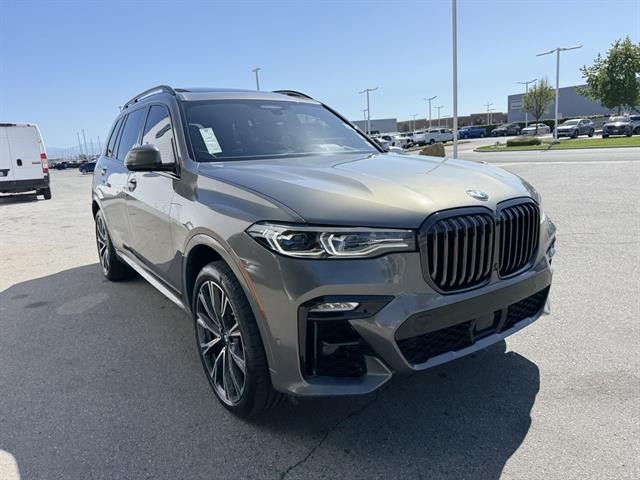 BMW X7 Vehicle Full-screen Gallery Image 08