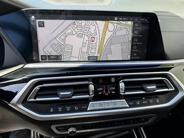 BMW X7 Vehicle Full-screen Gallery Image 25