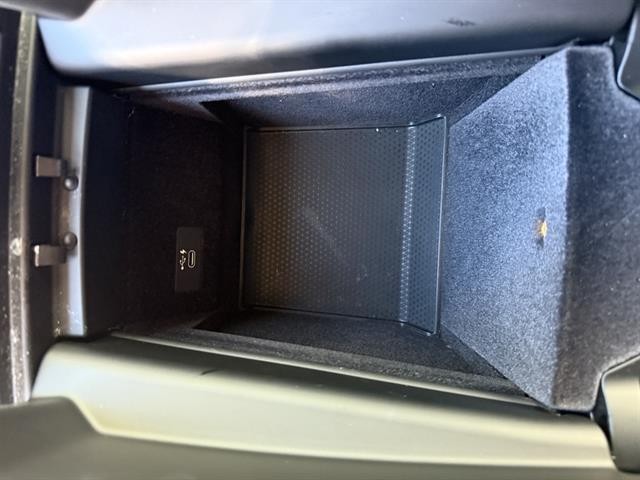 BMW X7 Vehicle Full-screen Gallery Image 27