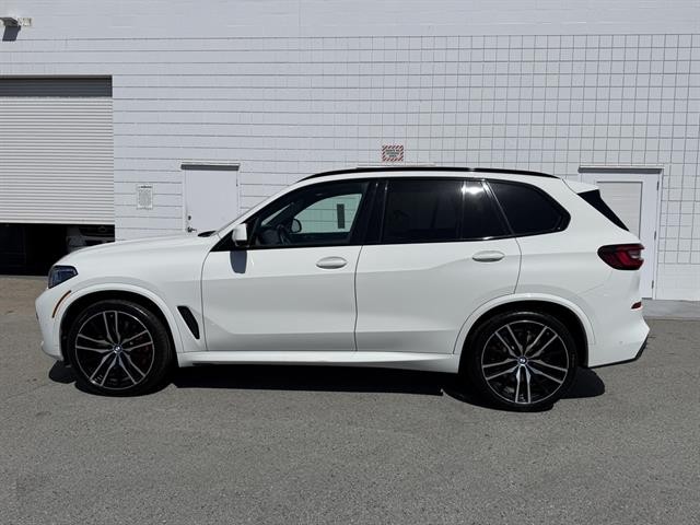 BMW X5 M50i Vehicle Full-screen Gallery Image 03