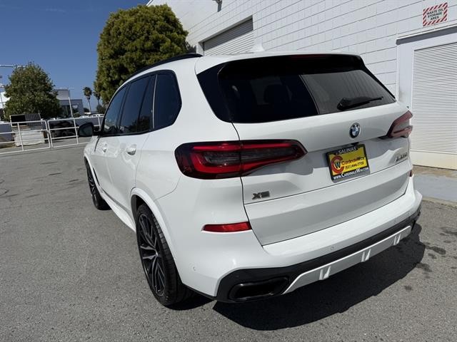 BMW X5 M50i Vehicle Full-screen Gallery Image 04