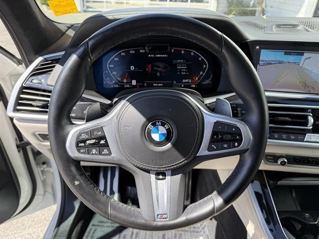 BMW X5 M50i Vehicle Full-screen Gallery Image 21