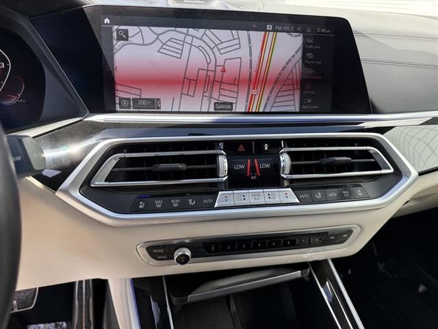 BMW X5 M50i Vehicle Full-screen Gallery Image 22