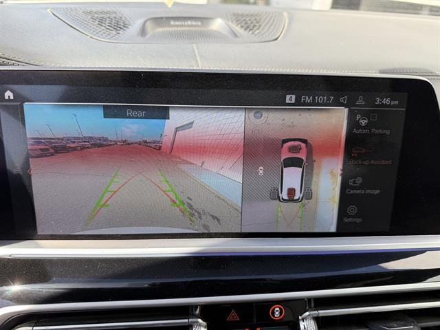 BMW X5 M50i Vehicle Full-screen Gallery Image 23