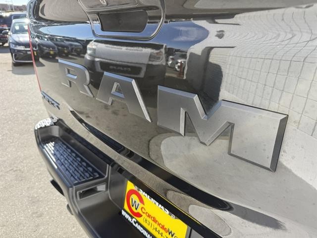 Ram 1500 Vehicle Full-screen Gallery Image 12