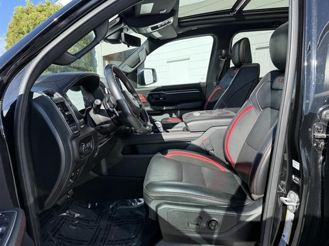 Ram 1500 Vehicle Full-screen Gallery Image 18